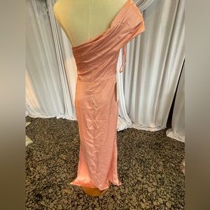 Size 2-4 peach satin dress new with tag